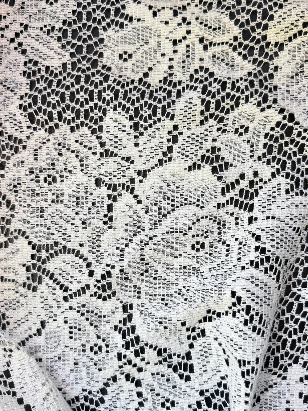 Vintage Quaker Lace Camelia Table Topper, 42x42, machine made, floral, 1950s